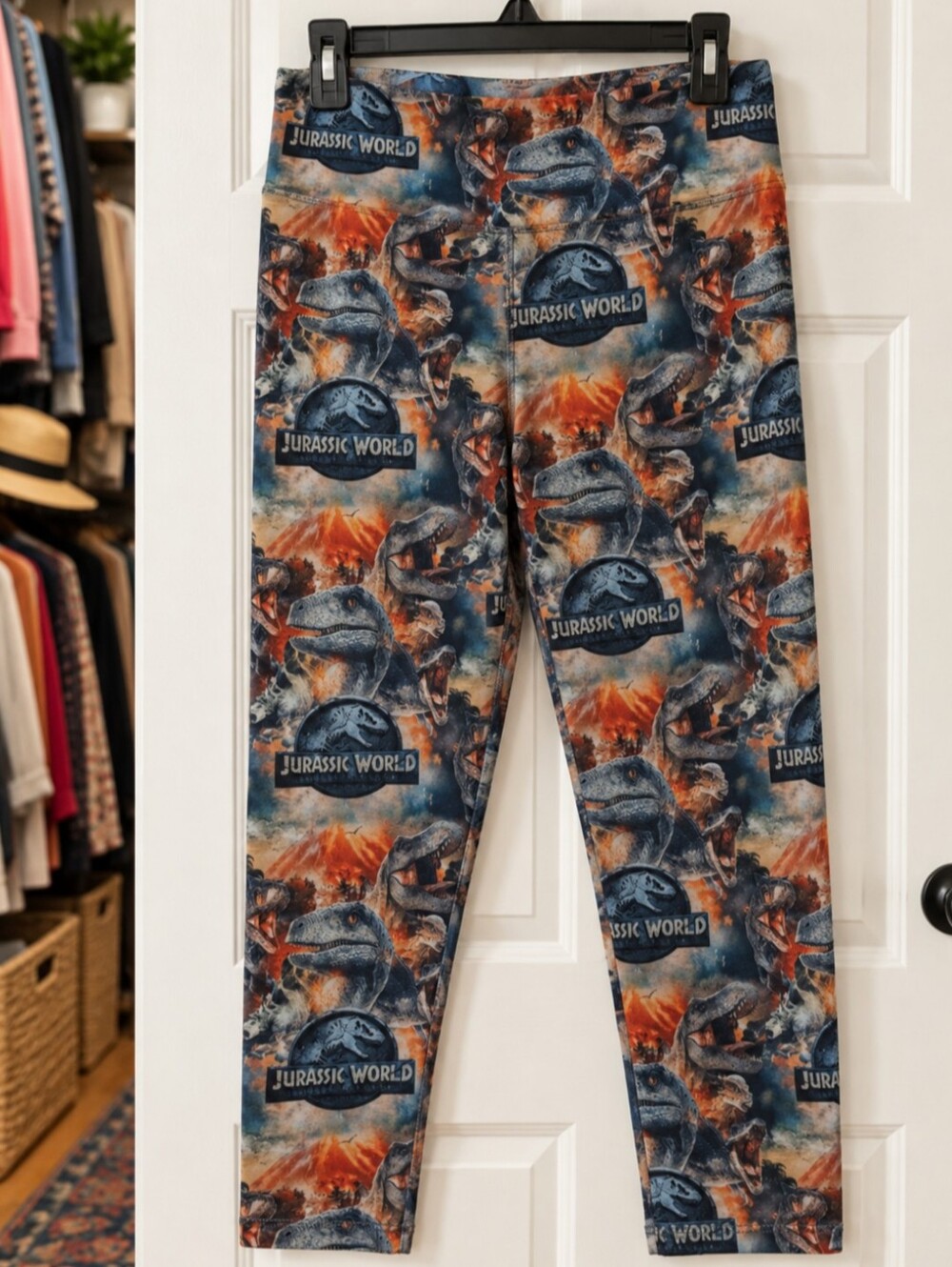 Ladies Luv21 Jurassic World Dinosaur Leggings Plus Size 3X–5X. NWT